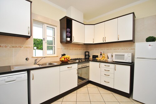 Elegant villa w/ heatable pool and jacuzzi - Galé