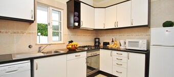 Elegant villa w/ heatable pool and jacuzzi - Galé