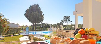 Elegant villa w/ heatable pool and jacuzzi - Galé