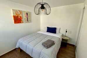 5 habitaciones, tabla de planchar con plancha, cuna de viaje y wifi 