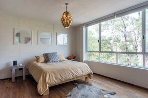 5 bedrooms, iron/ironing board, WiFi - Enchanted Heaven Plant-Filled Penthouse with 5 BR (Mexico City)