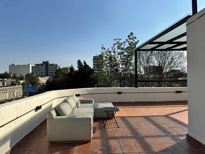 Enchanted Heaven Plant-Filled Penthouse with 5 BR