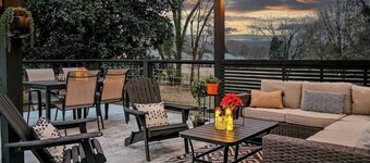 4BR home, King bedsx2, easy to HPU|Furniture Mkt|GSO|W-Salem