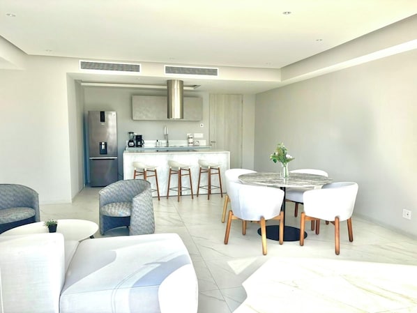 อพาร์ทเมนท์สำหรับครอบครัว, ระเบียง | 3 ห้องนอน, Wi-Fi ฟรี