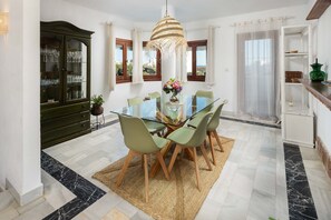 Dining - Calahonda Seafront by Alfresco Stays (Mijas Costa)