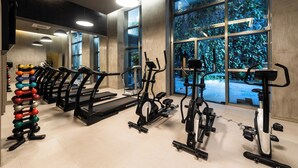 A gym with treadmills, elliptical machines, and a DNA-style dumbbell rack. - 112 Rosemari's Apartments Studio Premium Centro SP Garage & Pool & Gym (República São Paulo)