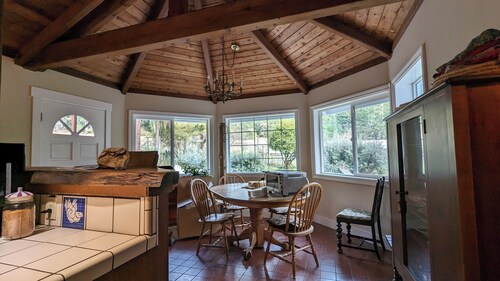 Spacious, Private 3+ bedroom farmhouse near Salt Point State Park: 31+day rental
