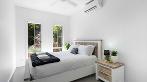 4 Schlafzimmer, Schreibtisch, Bügeleisen/Bügelbrett, Reisekinderbett