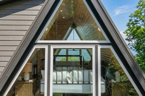 3 soverom, skrivebord, wi-fi (inkludert) og sengetøy