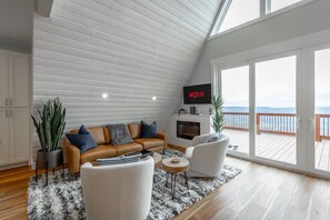 TV connectée, cheminée, jeux vidéo