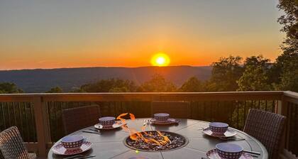 Independence A-Frame cabin on Lookout Mtn with Incredible Sunset & MtnViews