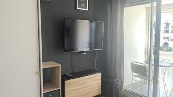 Télévision, table de tennis de table