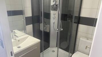 Shower, hair dryer, toilet paper