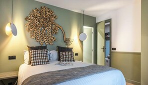 4 bedrooms, desk, iron/ironing board, free WiFi