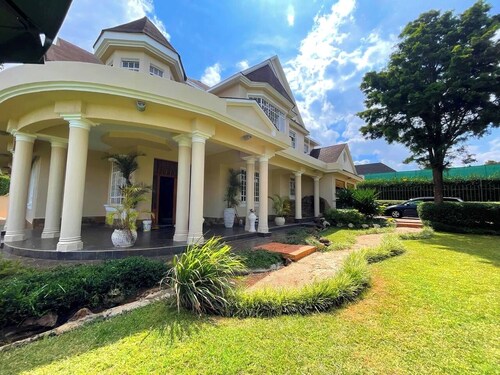 Luxury Villa with Private Pool and In-Room Jacuzzis – Perfect Getaway