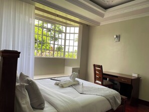 5 soverom, skrivebord, strykejern/-brett og wi-fi