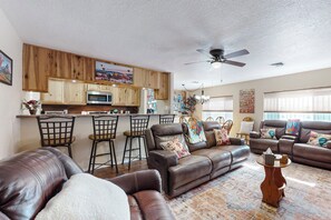 Smart TV, video games - Up & Away Balloon Stay (Albuquerque)