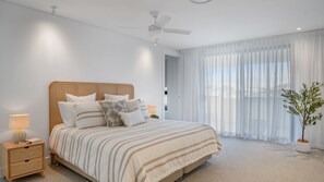 4 bedrooms, desk, iron/ironing board, WiFi
