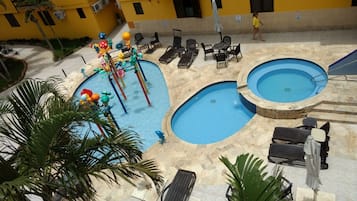 2 indoor pools, 5 outdoor pools