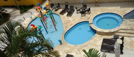 2 piscines couvertes, 5 piscines extérieures