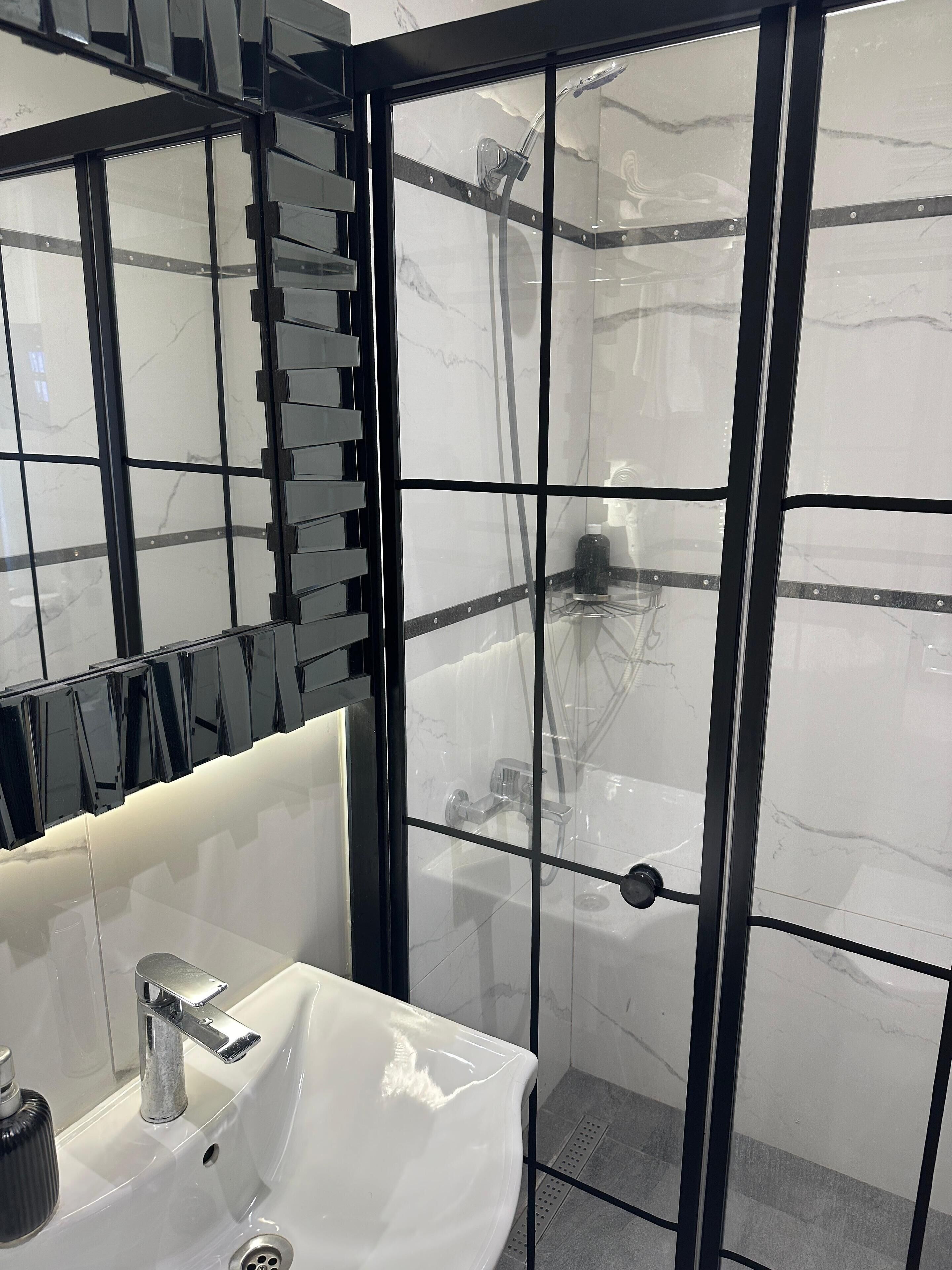 淋浴设施、免费洗浴用品、吹风机、毛巾