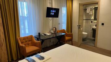 Skrivbord, arbetsyta för laptop och gratis wi-fi