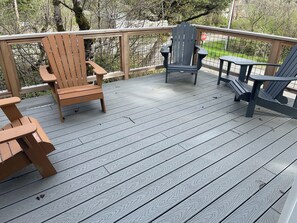 Property grounds - Manzanita Beach House, 3-Bedrooms, One Block to Beach, Dog Friendly, Sleeps 6+ (Manzanita)