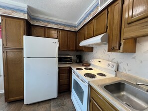電子レンジ、オーブン、コンロ、食器洗い機