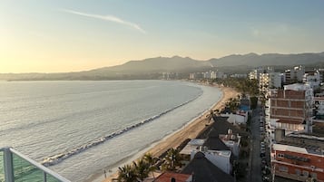 Espreguiçadeiras, toalhas de praia