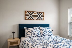 5 bedrooms, iron/ironing board, WiFi, bed sheets