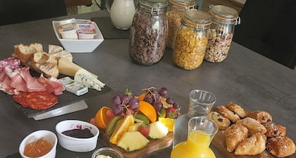 Quiet Countryside Guest House Retreat Surrounded by Panoramic Views