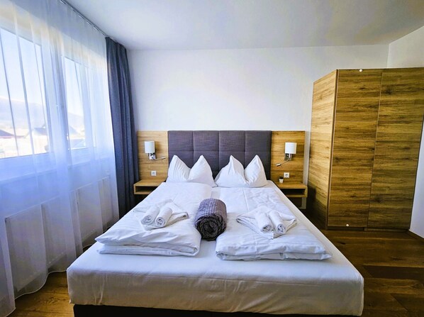 Appartement Deluxe, vue ville | Literie de qualité supérieure, couette en duvet d'oie, surmatelas