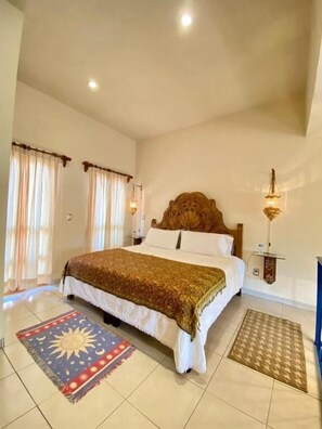 In-room safe, desk, laptop workspace, free WiFi - Casa Tierra de Sol y Luna (San Miguel de Allende)
