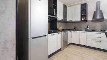 KĂŒhlschrank, Mikrowelle, Ofen, Herdplatte