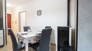 Dining - Gabry's House - Two Bedroom Apartment, Sleeps 5 (Olbia)