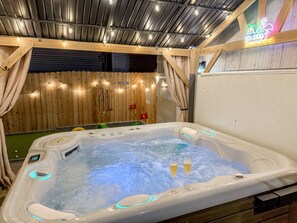 Indoor spa tub