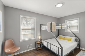 4 bedrooms, iron/ironing board, free WiFi, bed sheets