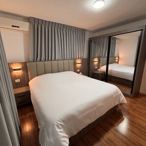 Rideaux occultants, fer et planche à repasser, Wi-Fi gratuit