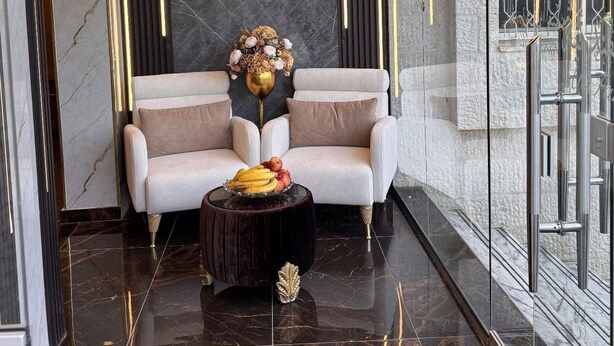 Lobby-lounge