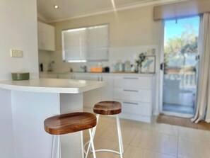 Dining - Perfect Peaceful Beachy Stay with Ocean views (Scarborough)