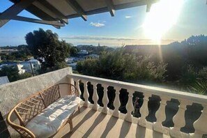 Property grounds - Perfect Peaceful Beachy Stay with Ocean views (Scarborough)