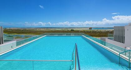 New two-bedroom apartment near the estuary and the beach. Less than 5 minutes' walk from everything!