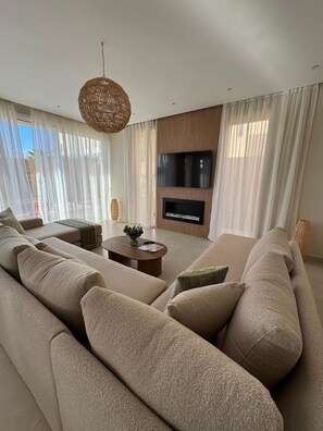 Smart TV, fireplace - Villa Yaneema, Family-Friendly in Marrakech (Marrakesh)