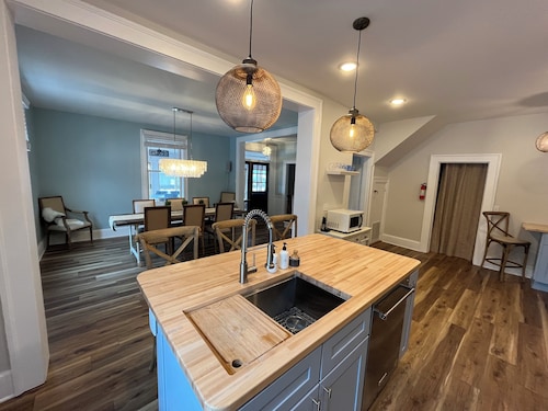 Peace of Pepin 3BR house with 2nd Story Hot Tub and Across from Public Beach