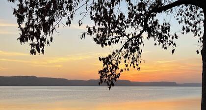 Peace of Pepin 3BR house with 2nd Story Hot Tub and Across from Public Beach