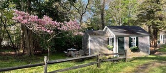 Vintage 1940s Cottage Near Beaches & Trails