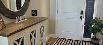 Cozy Spacious 3-bedroom 2-bath home in
West Valley City