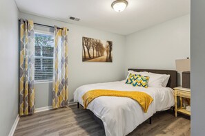 3 bedrooms, in-room safe, desk, iron/ironing board