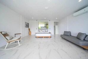 Smart-TV, bøker, musikkbibliotek og filmbibliotek