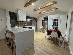 Microwave, oven, stovetop, dishwasher - Modern Farmhouse in Ross Township (Fairfield)